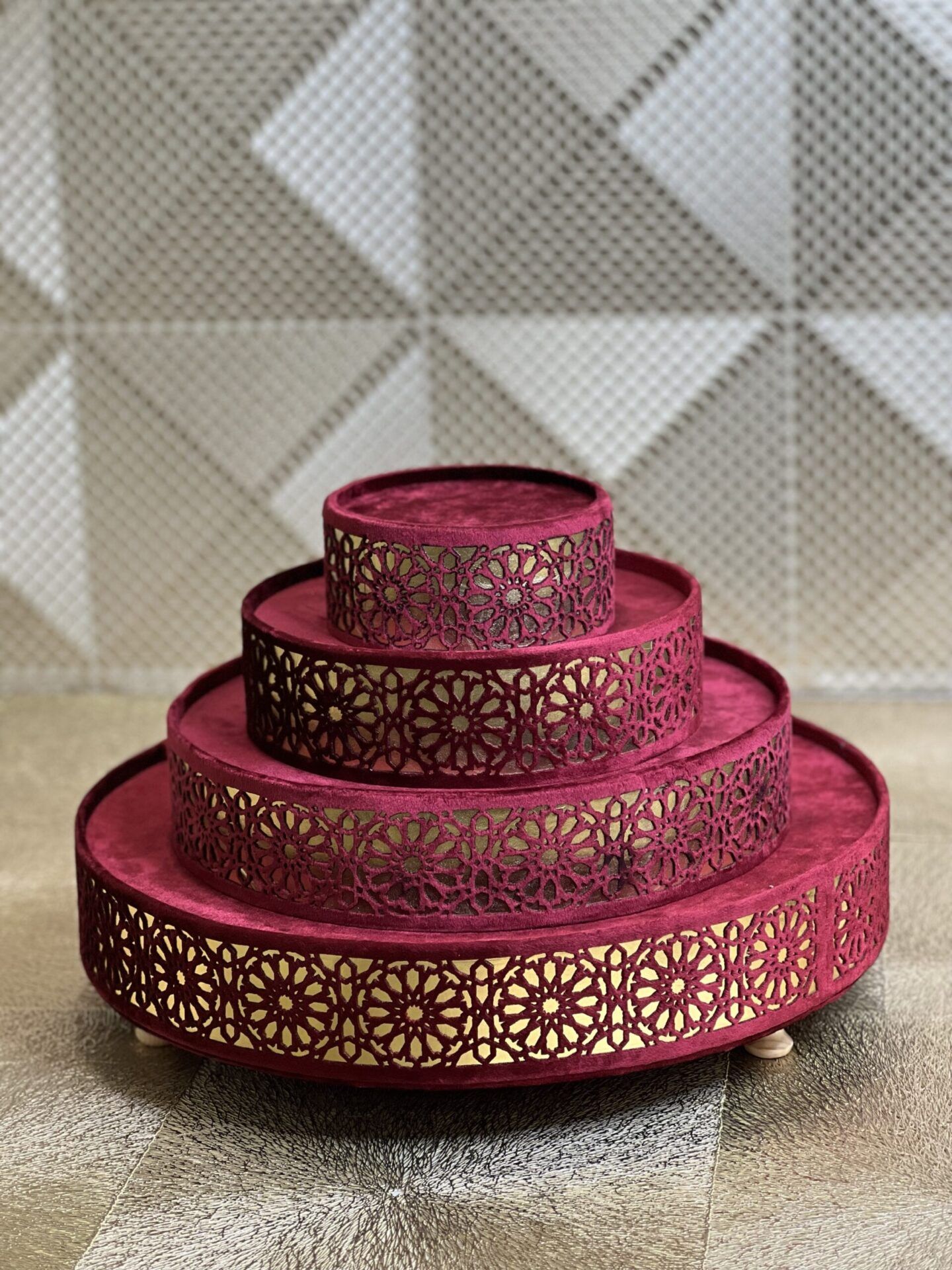 Présentoir dattes 4 étages rouge velours