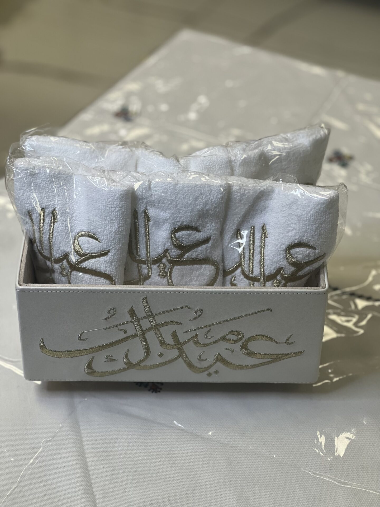 Boite rectangle "eid mubarak said"+ 6 serviettes "eid mubarak said" – Image 1