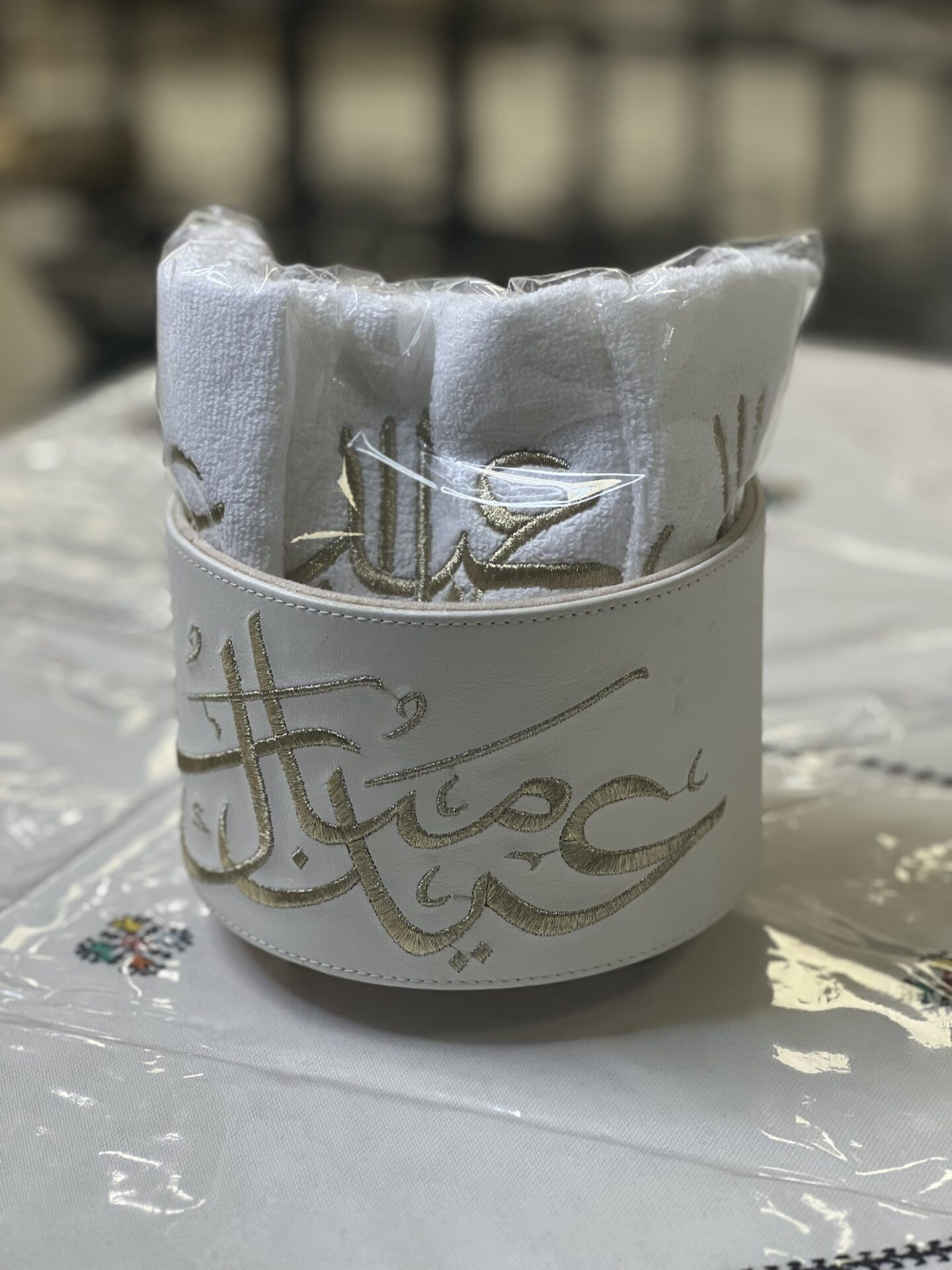 img_4284 Boite ronde "eid mubarak said"+ 3 serviettes "eid mubarak said" – Image 1