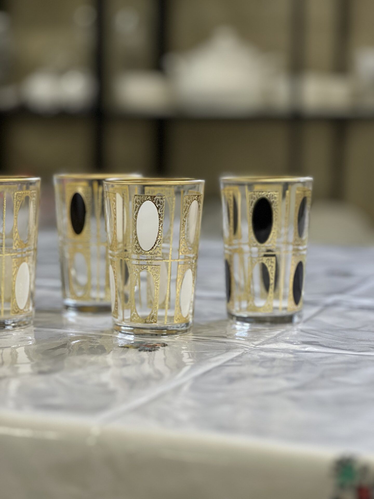 LOT 12 VERRES CLASSE OVAL – Image 1