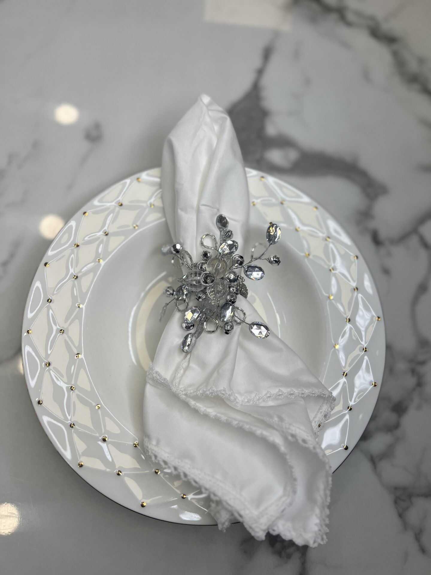 img_5772 Lot de 6 ronds de serviettes éclatante en perles transparentes brillantes – Image 1