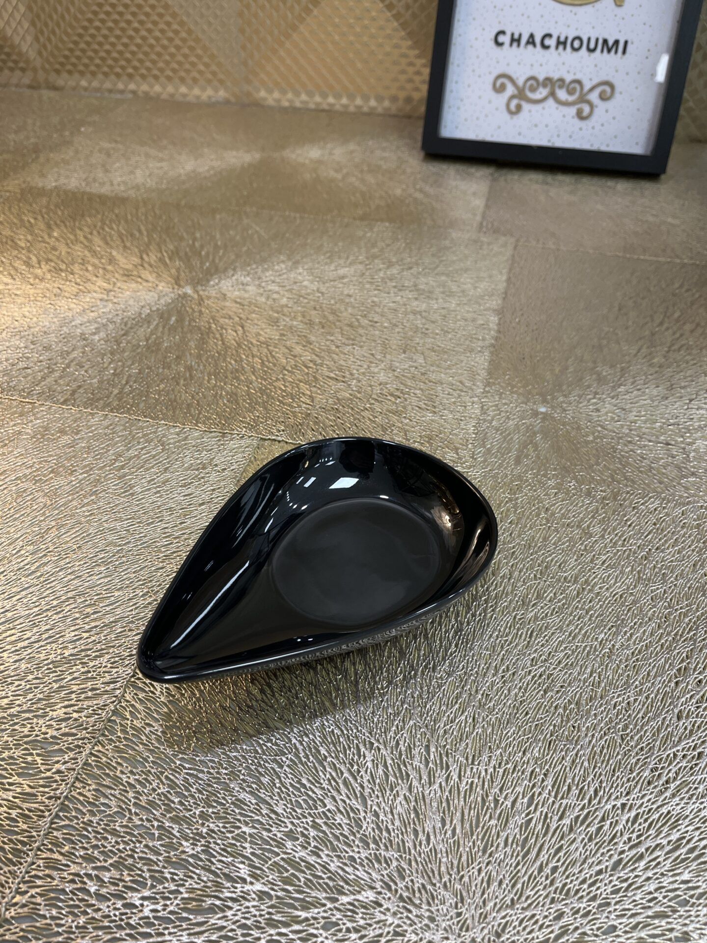 6d39c2b0-bb8a-48c9-ad2c-0ca37846f527-16374-000008e296a7b6ae_file Petite Coupelle Goutte Noir – Image 1