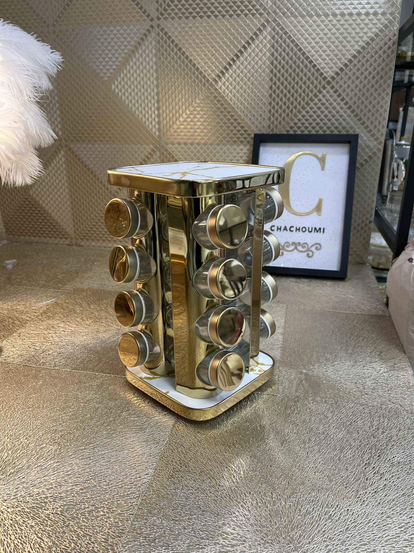 79b1798b-8e4f-40dc-840d-4211acd39de1-16374-000008e0f6f44a20_file Set 16 Pots Epices Transparent Doré – Image 1