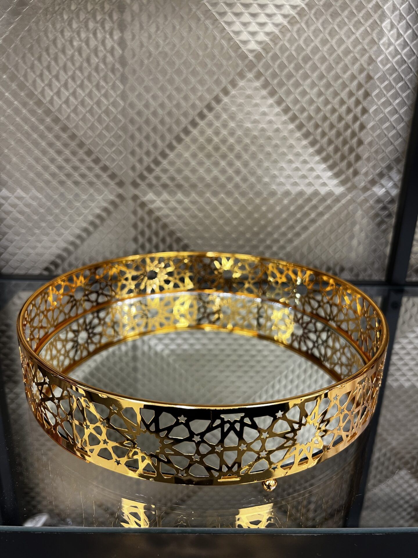 Plateau rond doré oriental – Image 1