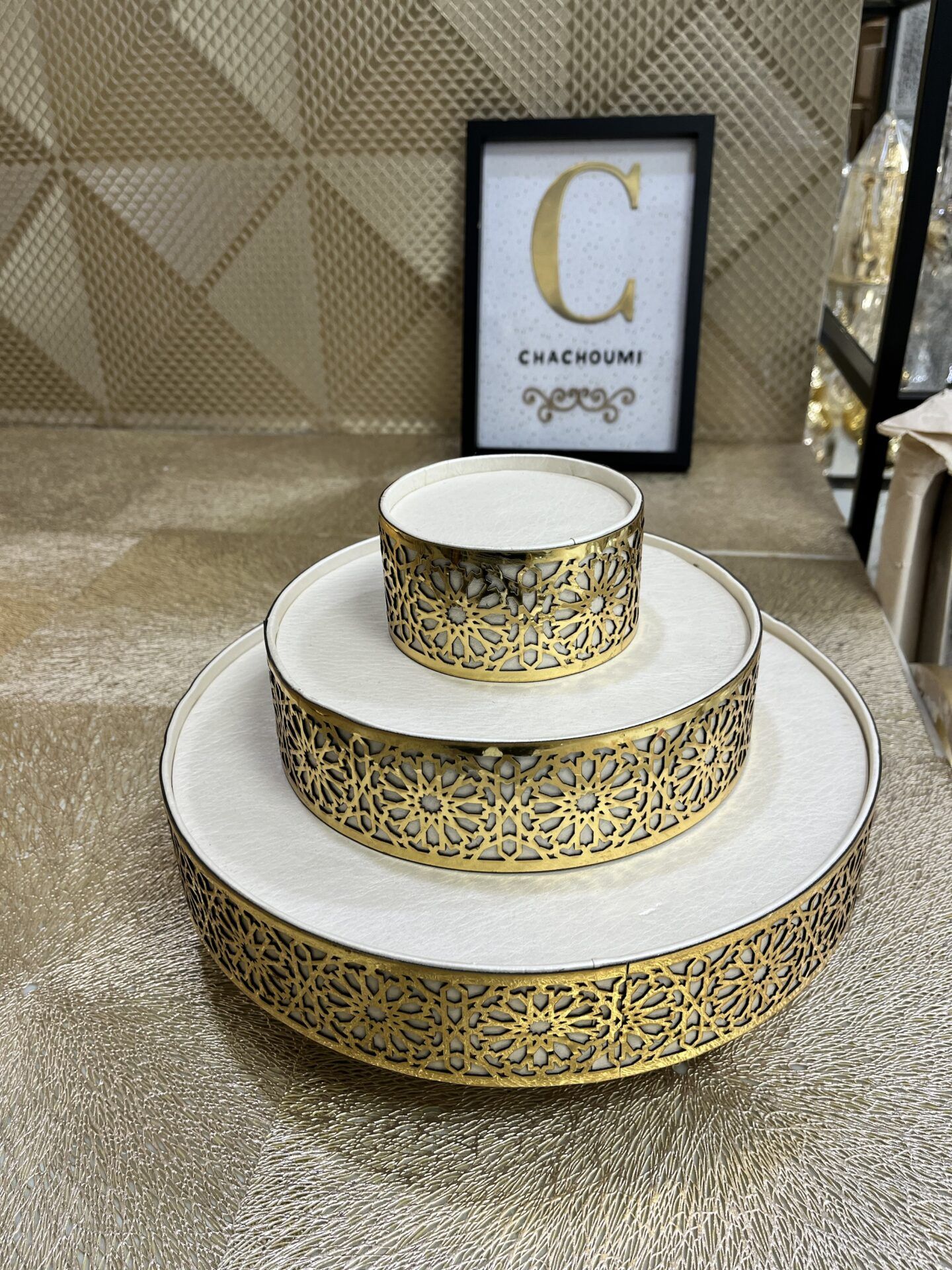 Présentoir de dattes 3 étages doré oriental – Image 1