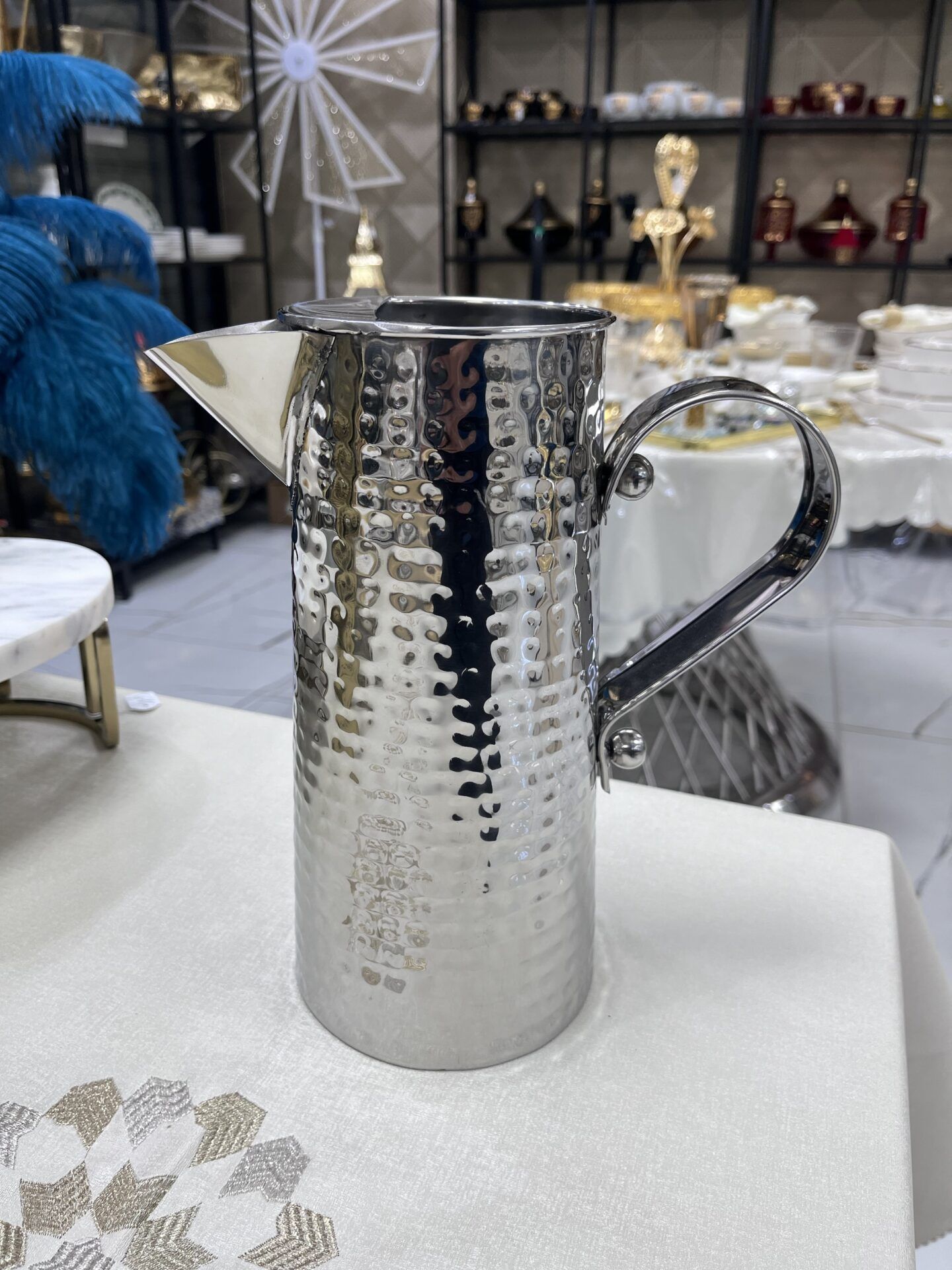 Pichet martelé en acier inoxydable – Image 1