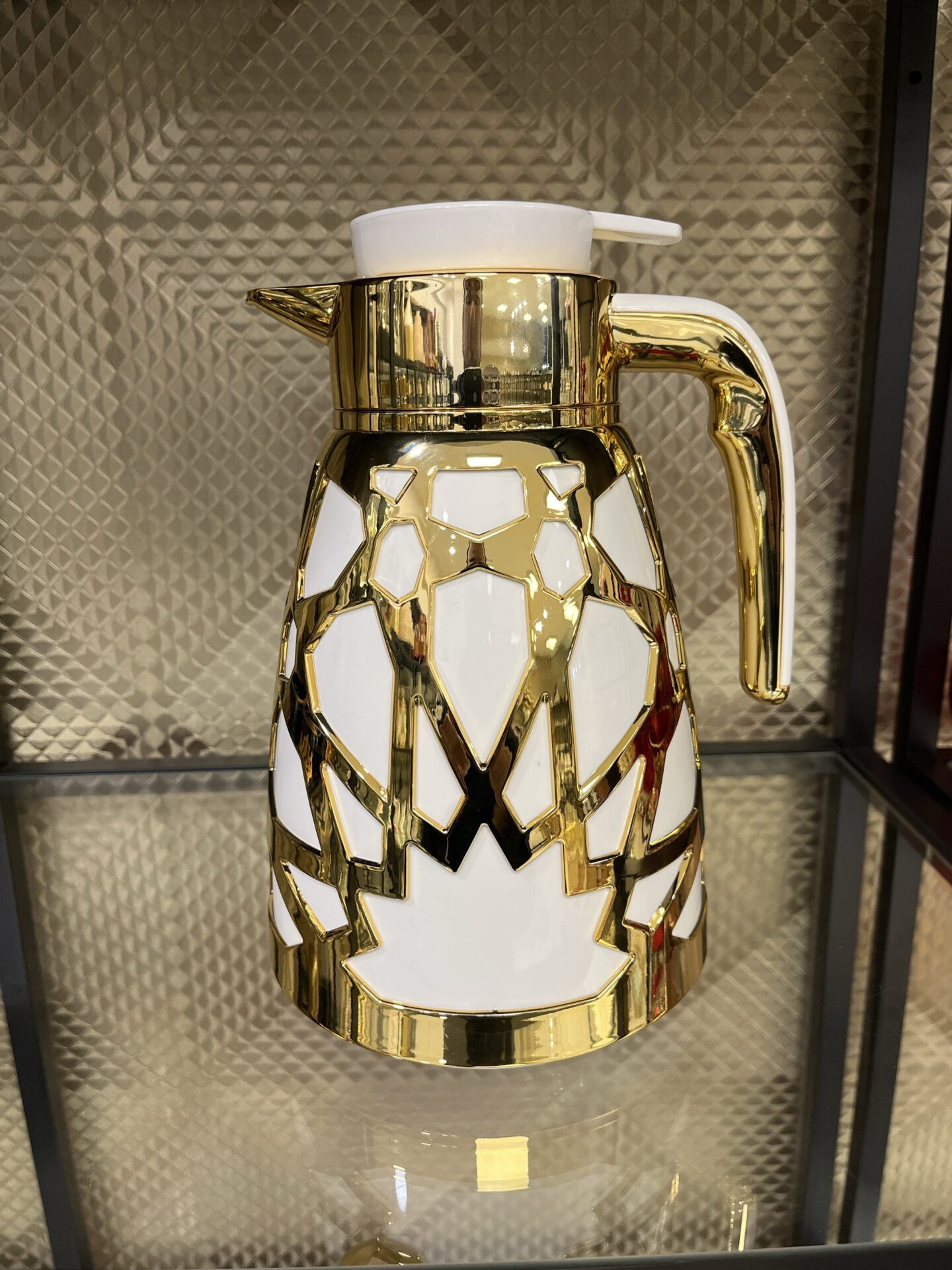 37 THERMOS ORIENTALE DORÉ – Image 1
