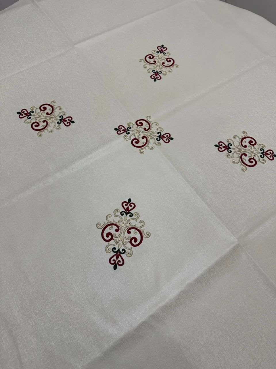 Nappe rectangle 2m x 1,40m blanc cassé tej rouge et vert – Image 1