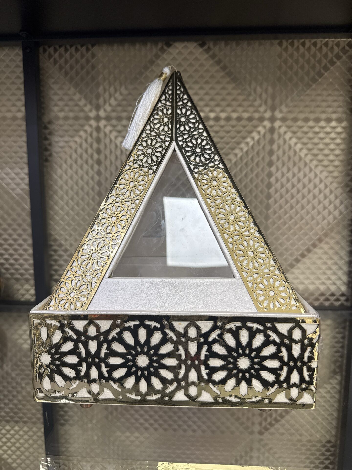 406  PRÉSENTOIR TRIANGLE ORIENTAL PETIT – Image 1