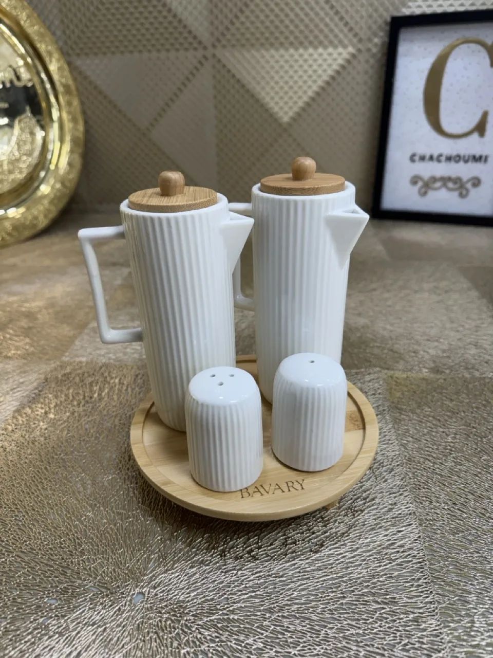 Set huile vinaigre sel poivre porcelaine et bois – Image 1