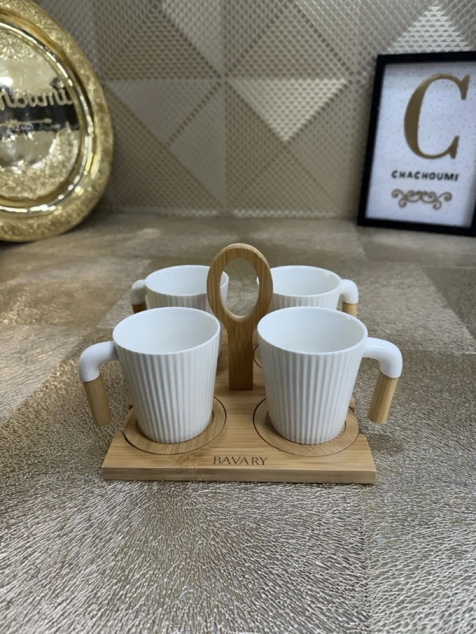 Set 4 tasses porcelaine bois et plateau sous tasses en bois – Image 1