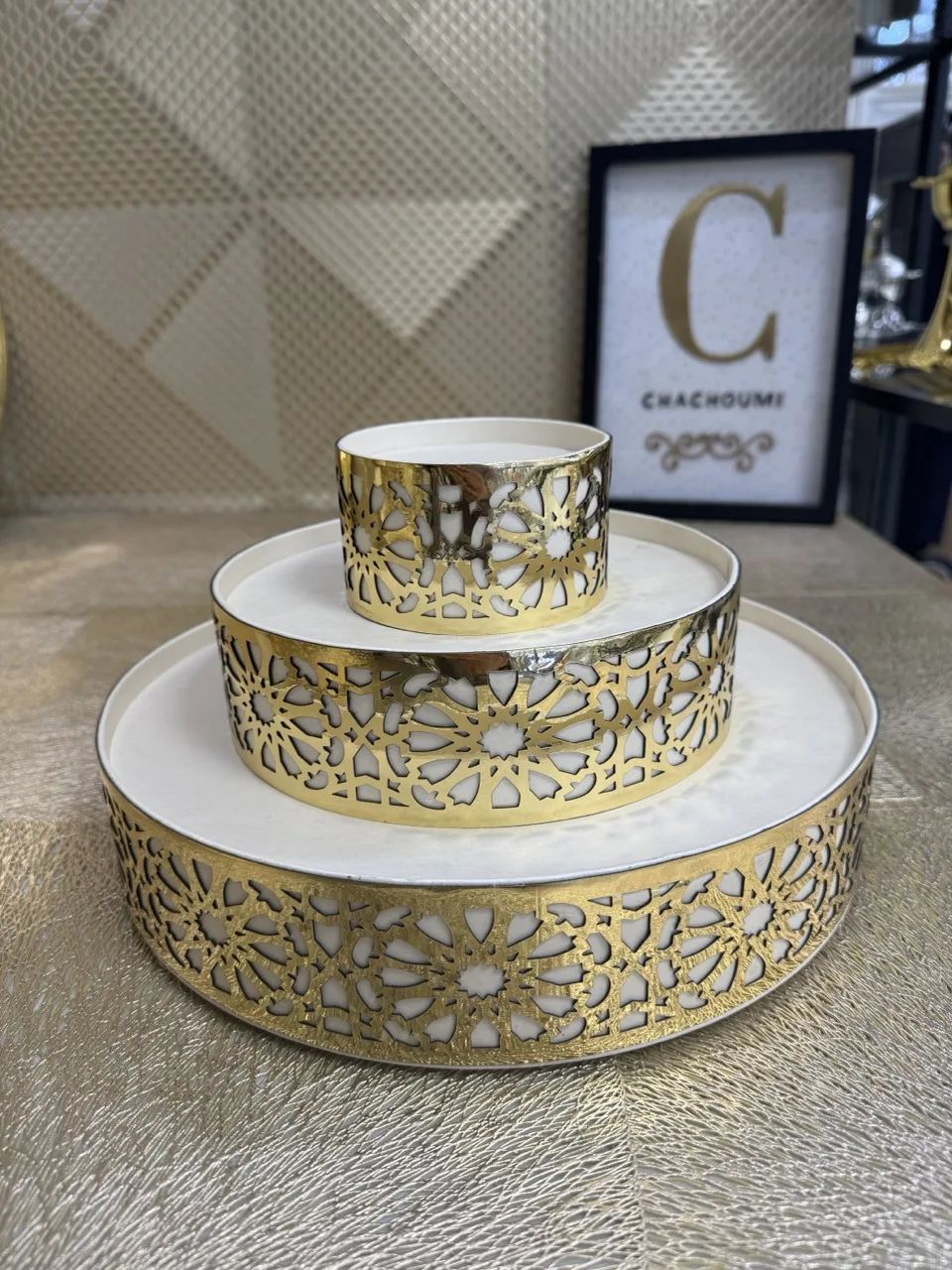 Support de dattes 3 étages doré – Image 1