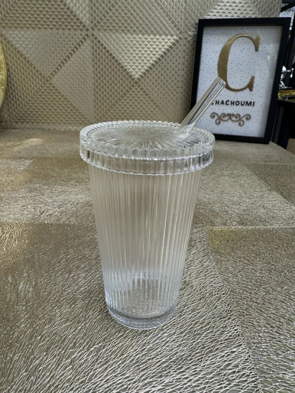 Verre avec couvercle et paille en verre – Image 1