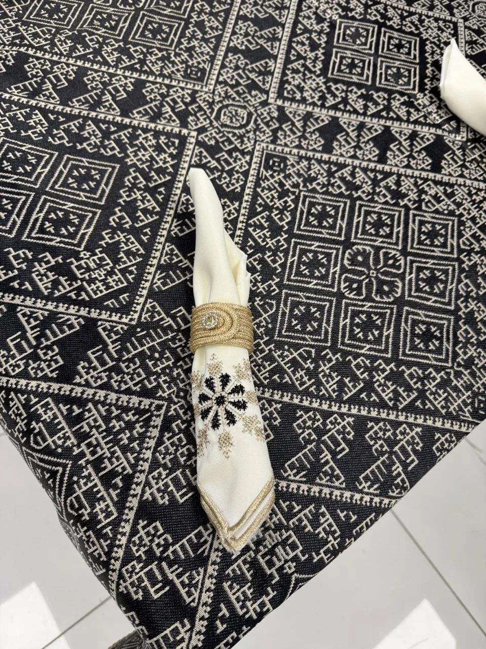 Nappe Tarz el fessi noir 2m50 + 12 serviettes de table – Image 2