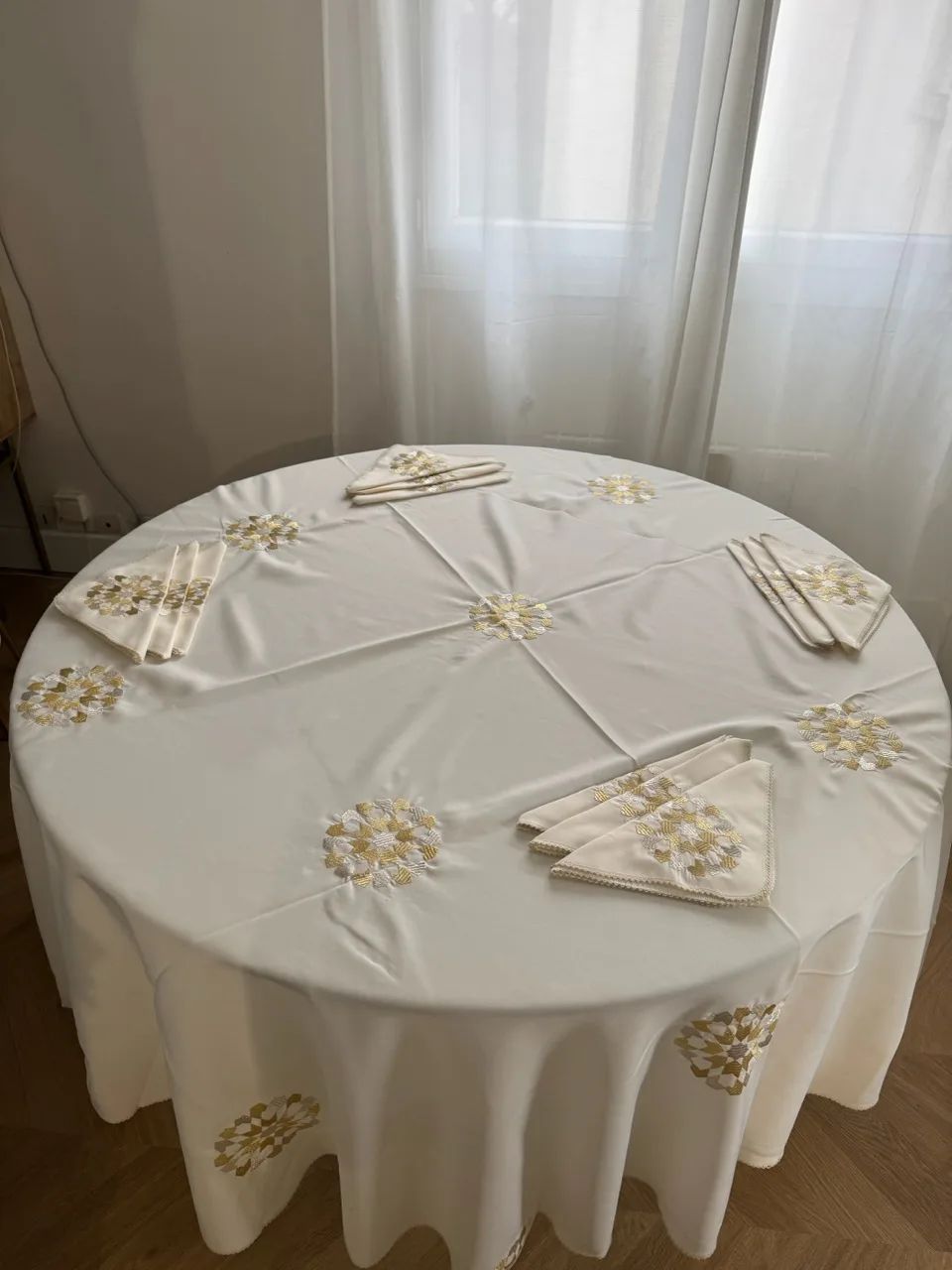 Nappe ronde 2m30 blanc cassé zelij cartier + 12 serviettes de table – Image 2