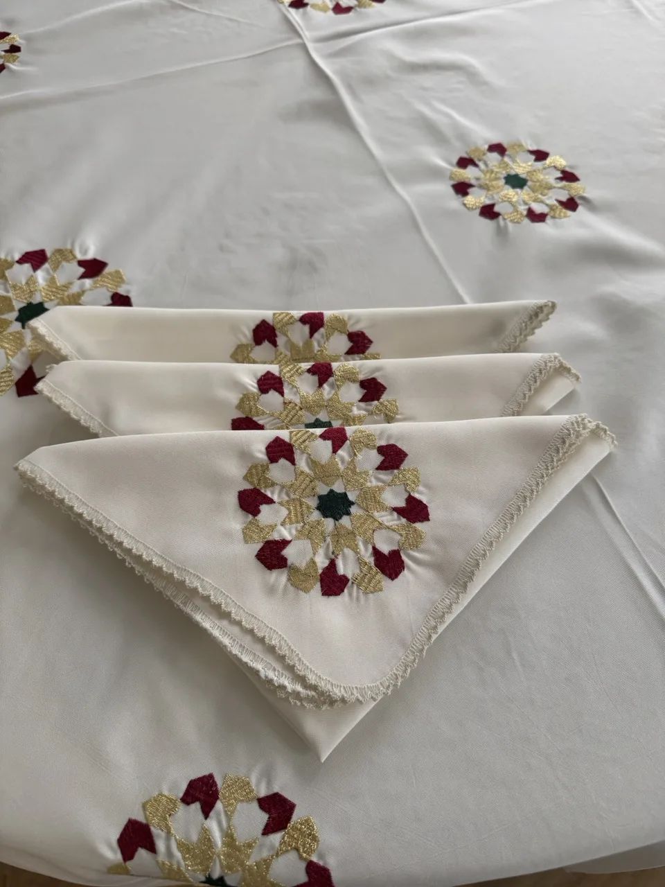 Nappe ronde 2m30 blanc cassé zelij rouge vert  + 12 serviettes de table – Image 4