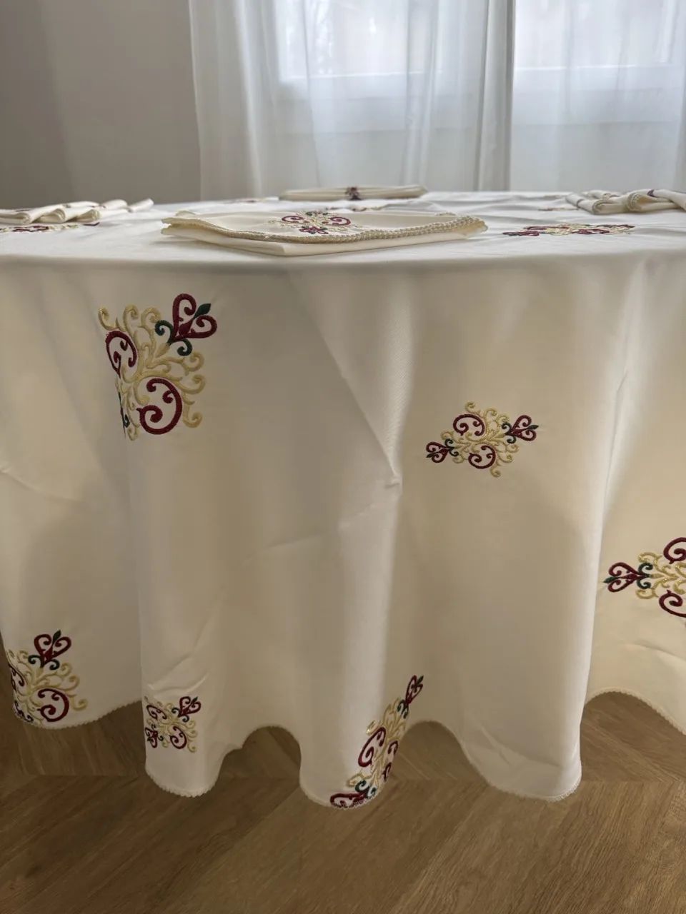 Nappe ronde 2m30 blanc cassé tej rouge vert  + 12 serviettes de table – Image 4