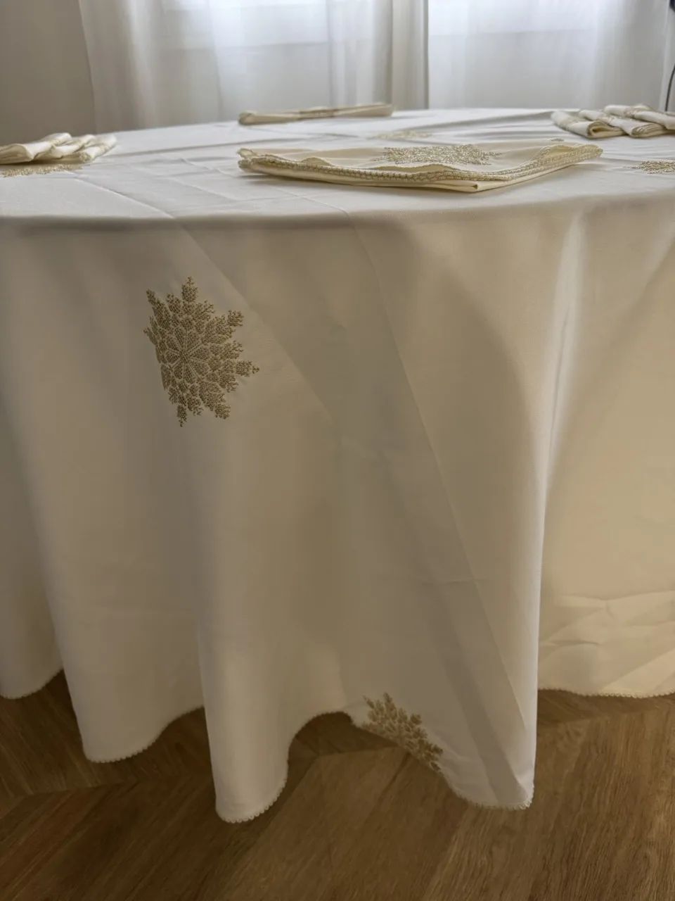 Nappe ronde 2m30 blanc cassé gharza cartier + 12 serviettes de table – Image 4