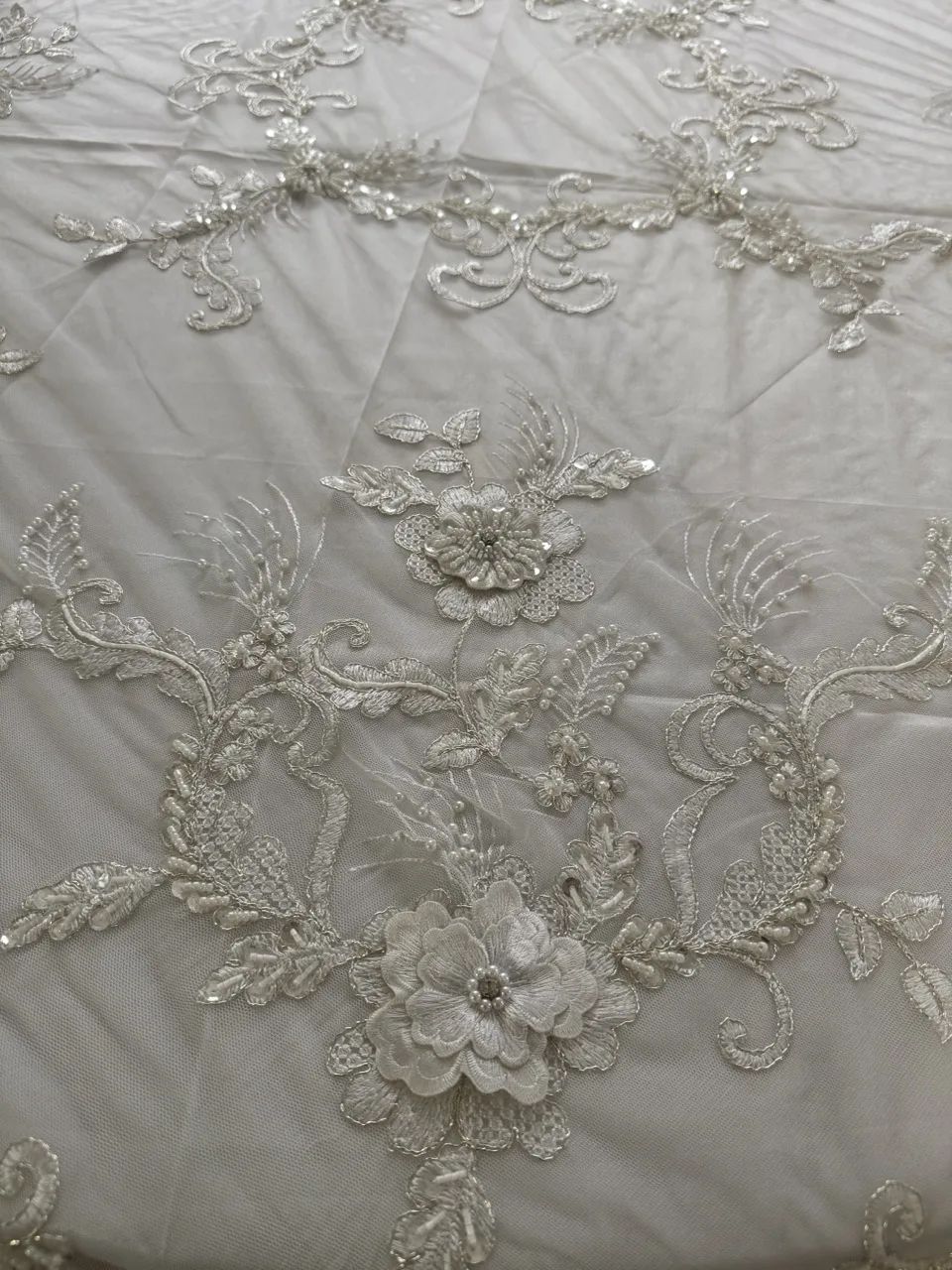 Nappe voile perles fleurs blanches + sous nappe blanche – Image 4