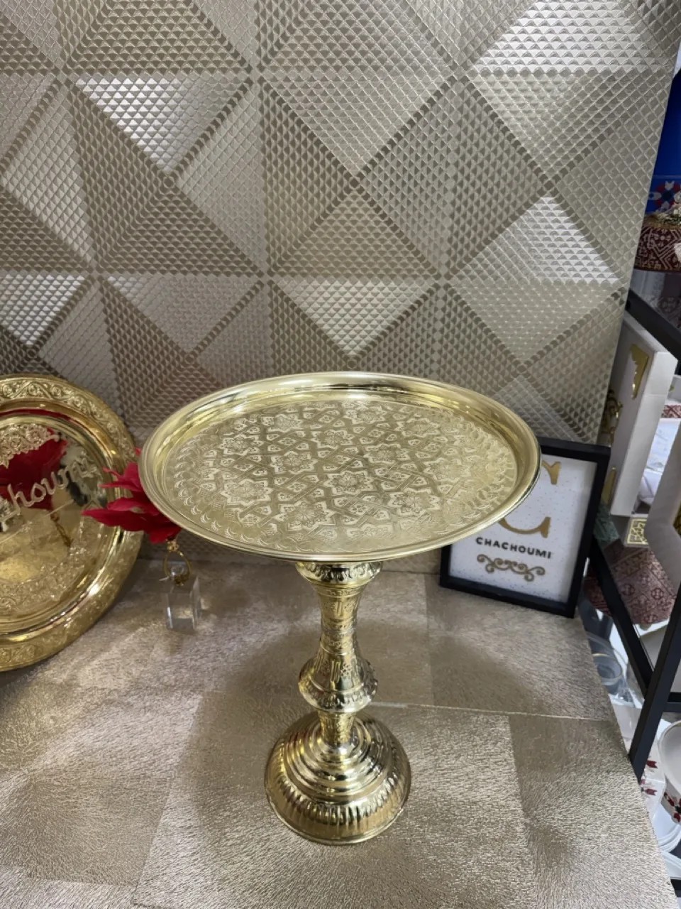 Table en cuivre doré – Image 1