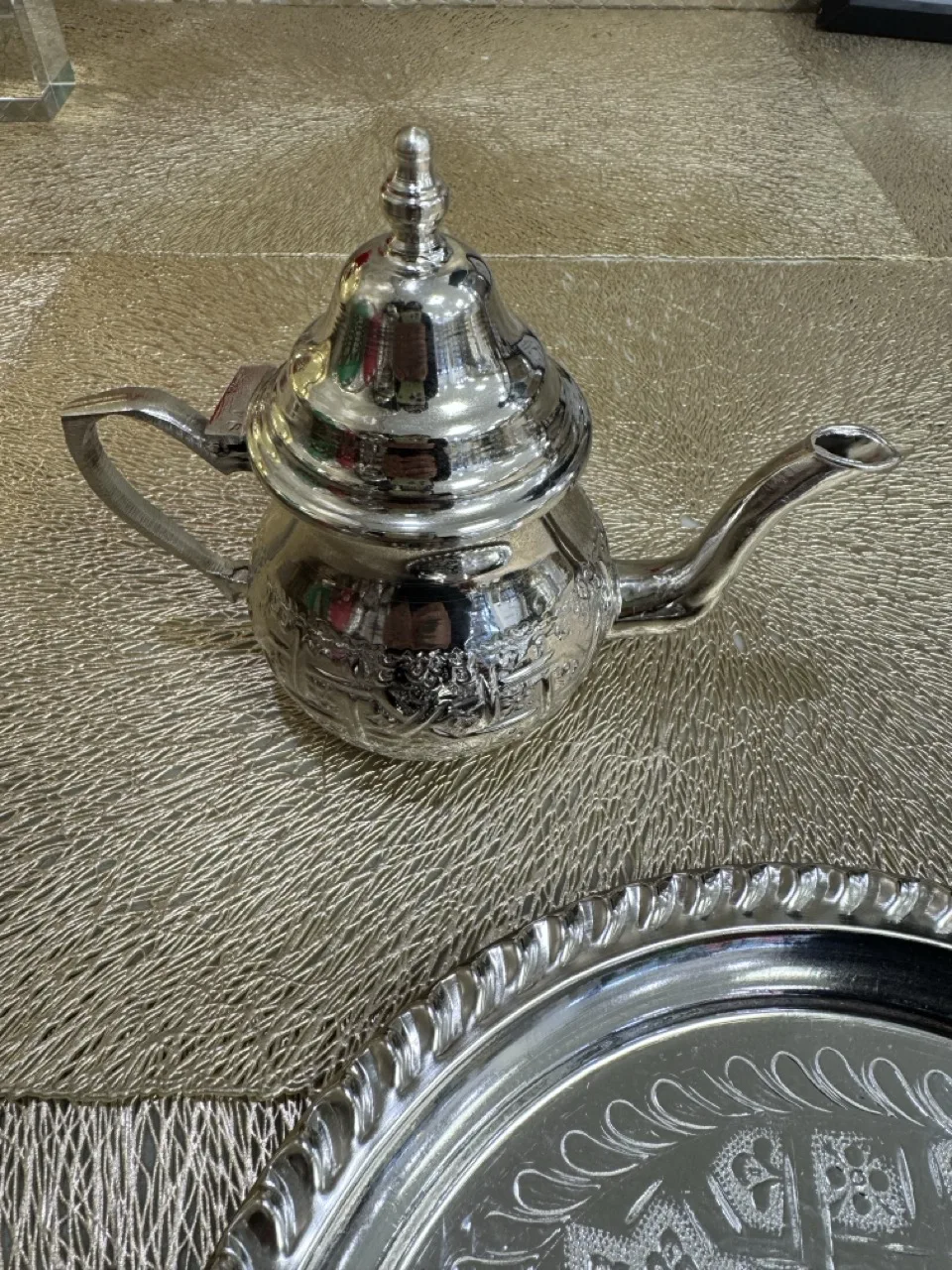Set théière marocaine et plateau rond 2 verres – Image 5