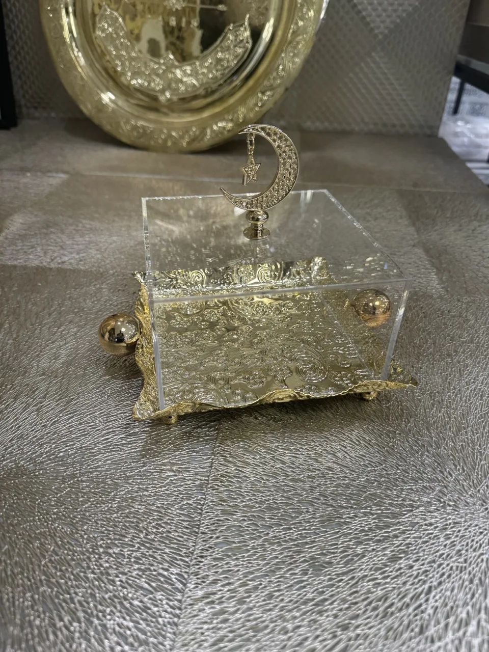 IMG_8207 - Grande Boite carré doré pm – Image 1