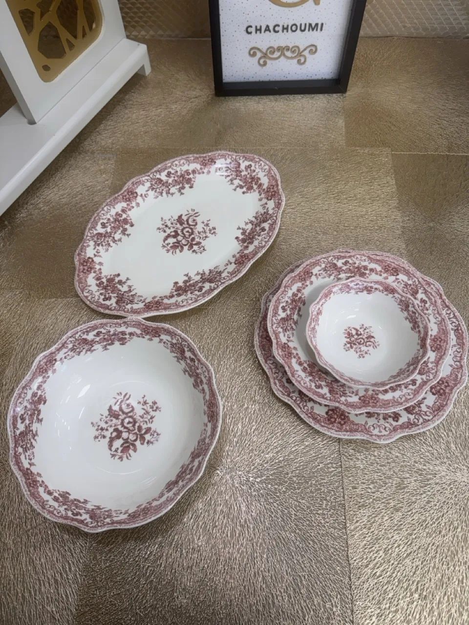 Service de table en porcelaine 26 pièces vieux rouge – Image 8