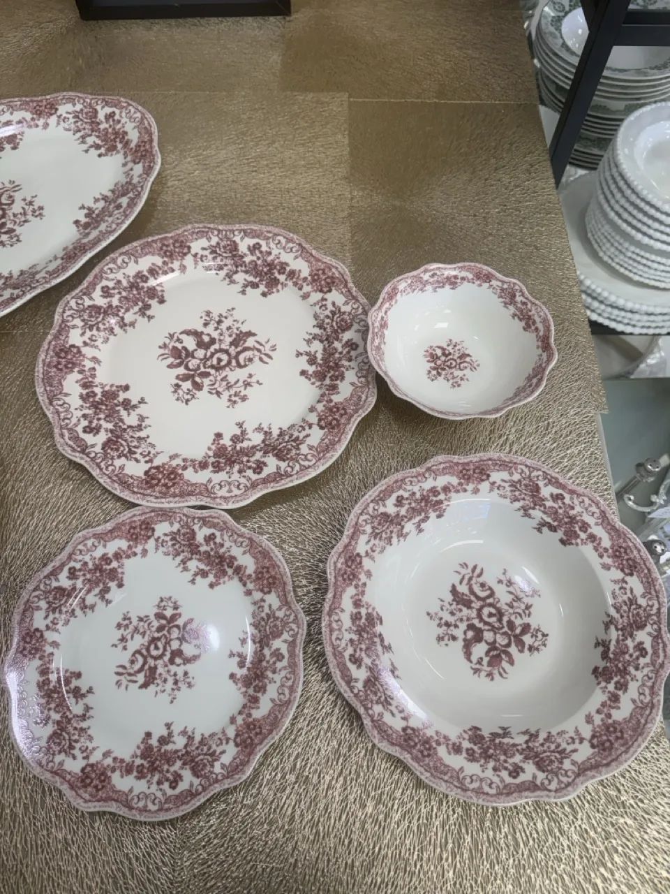 Service de table en porcelaine 26 pièces vieux rouge – Image 7