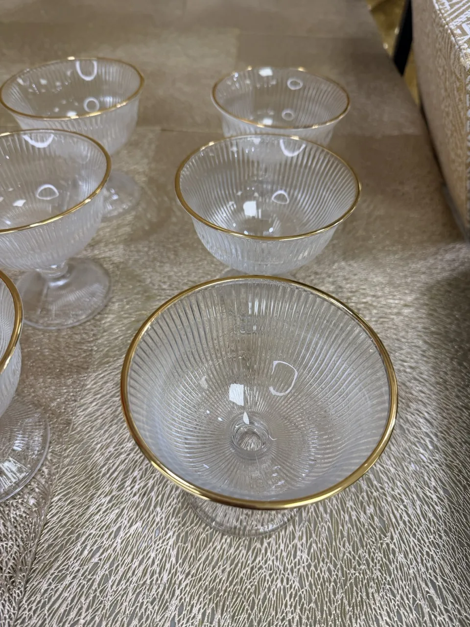 Ensemble de 6 coupes striées avec liseré doré – Image 3