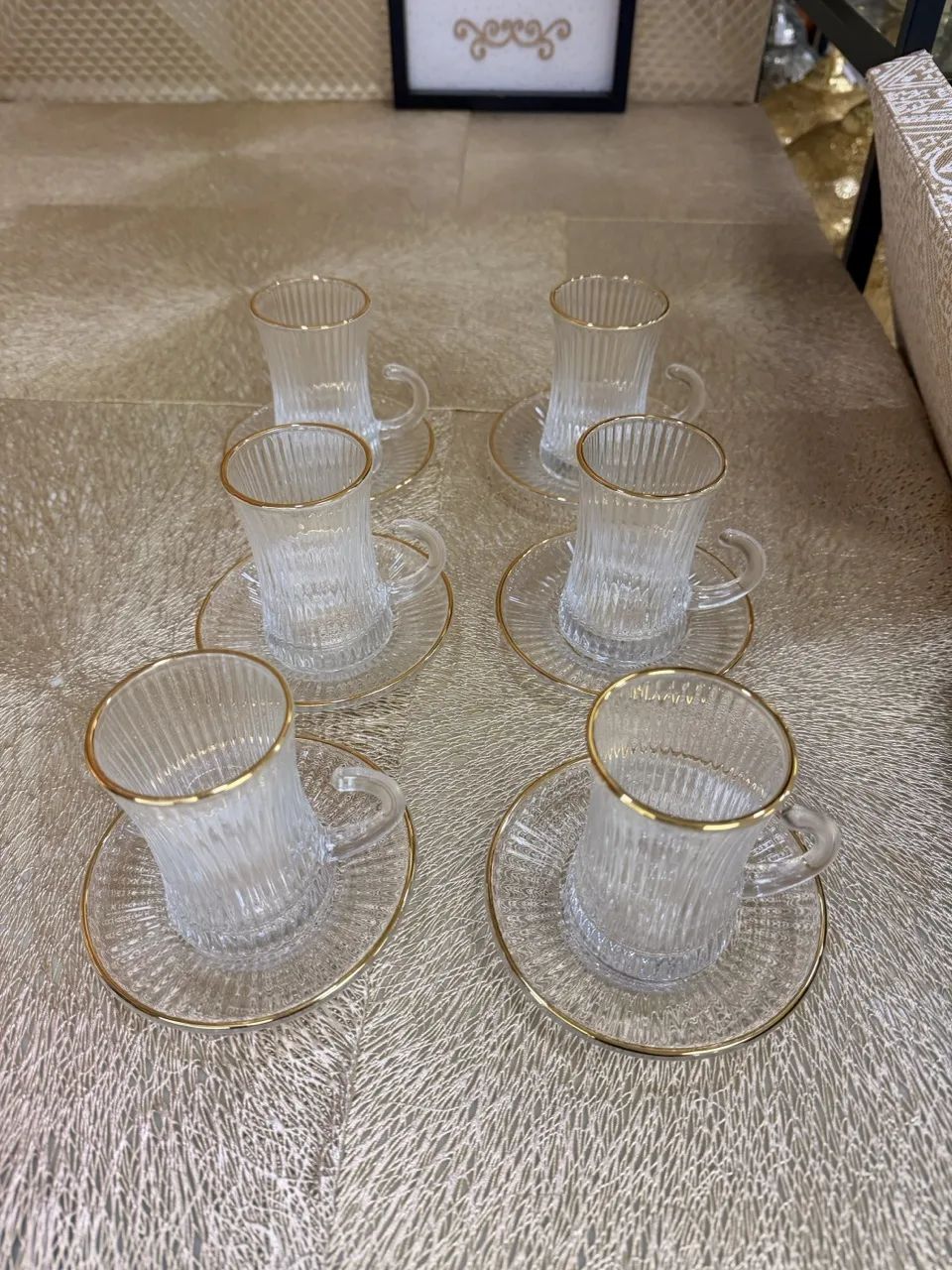 Ensemble de 6 tasses longues et 6 sous-tasses striées avec liseré doré – Image 3