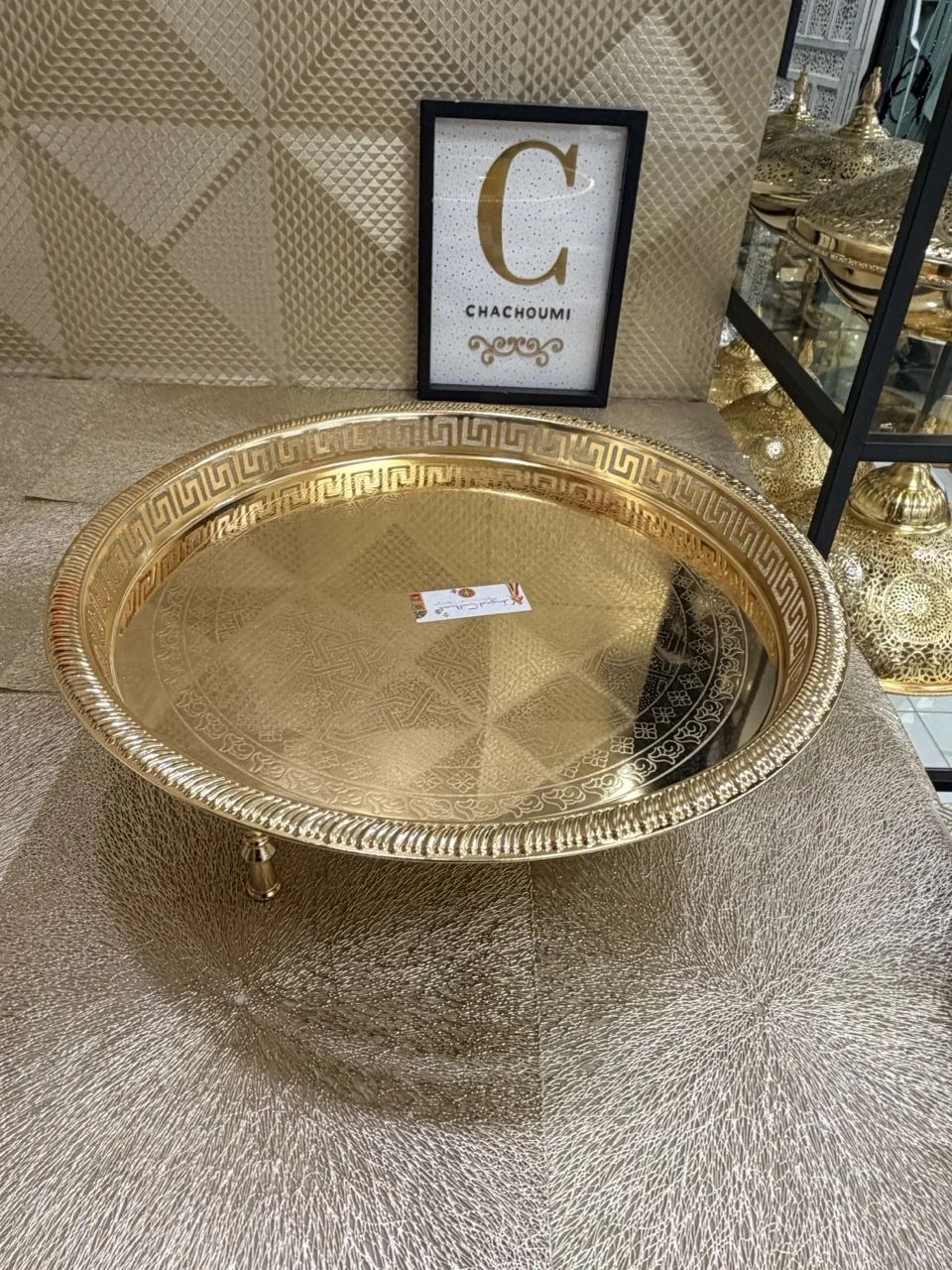 Sinya marocaine dorée sur pied