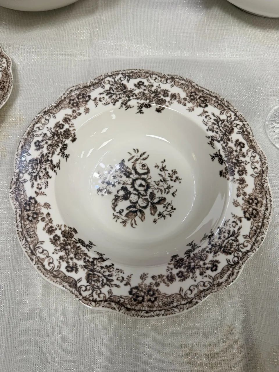 Service de table en porcelaine 26 pièces marron – Image 4