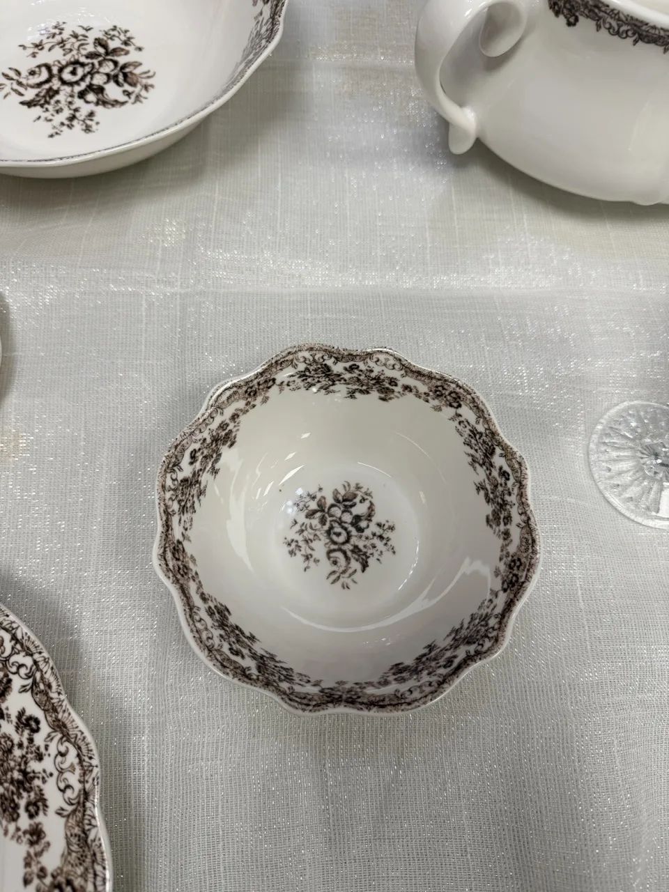 Service de table en porcelaine 26 pièces marron – Image 5