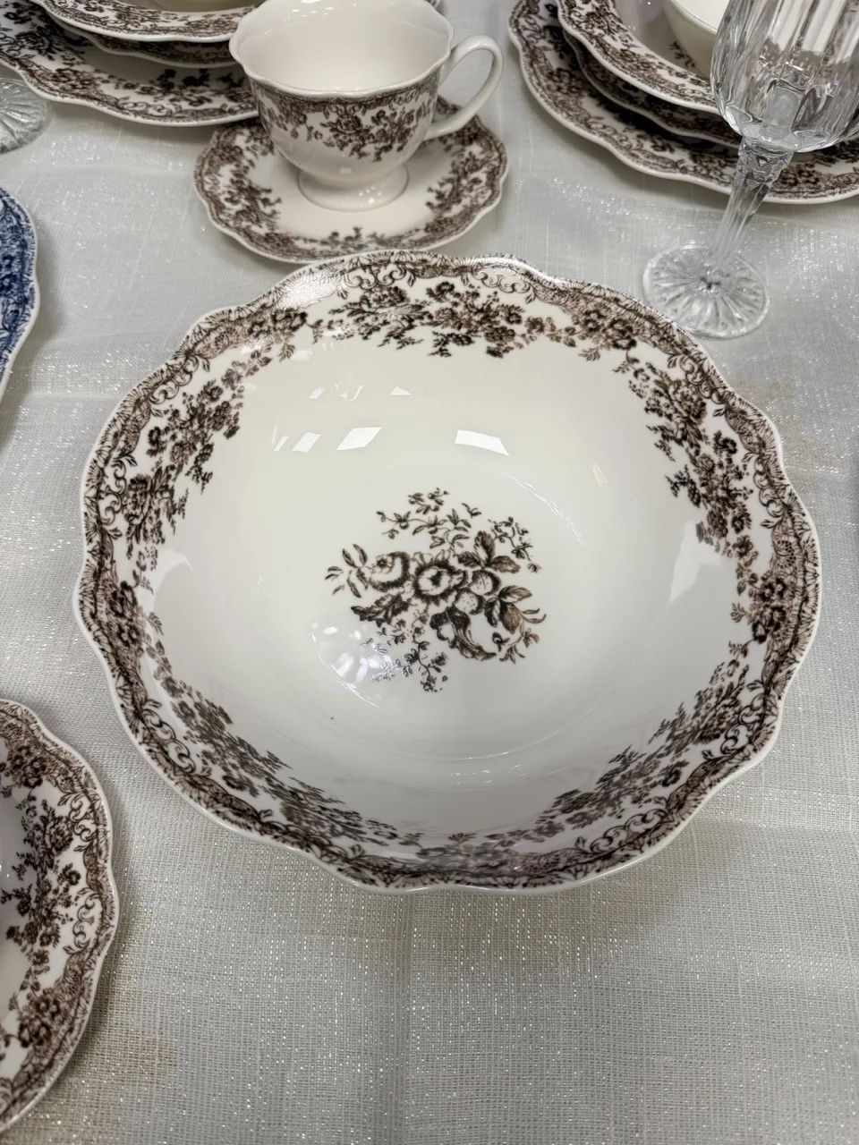 Service de table en porcelaine 26 pièces marron – Image 7