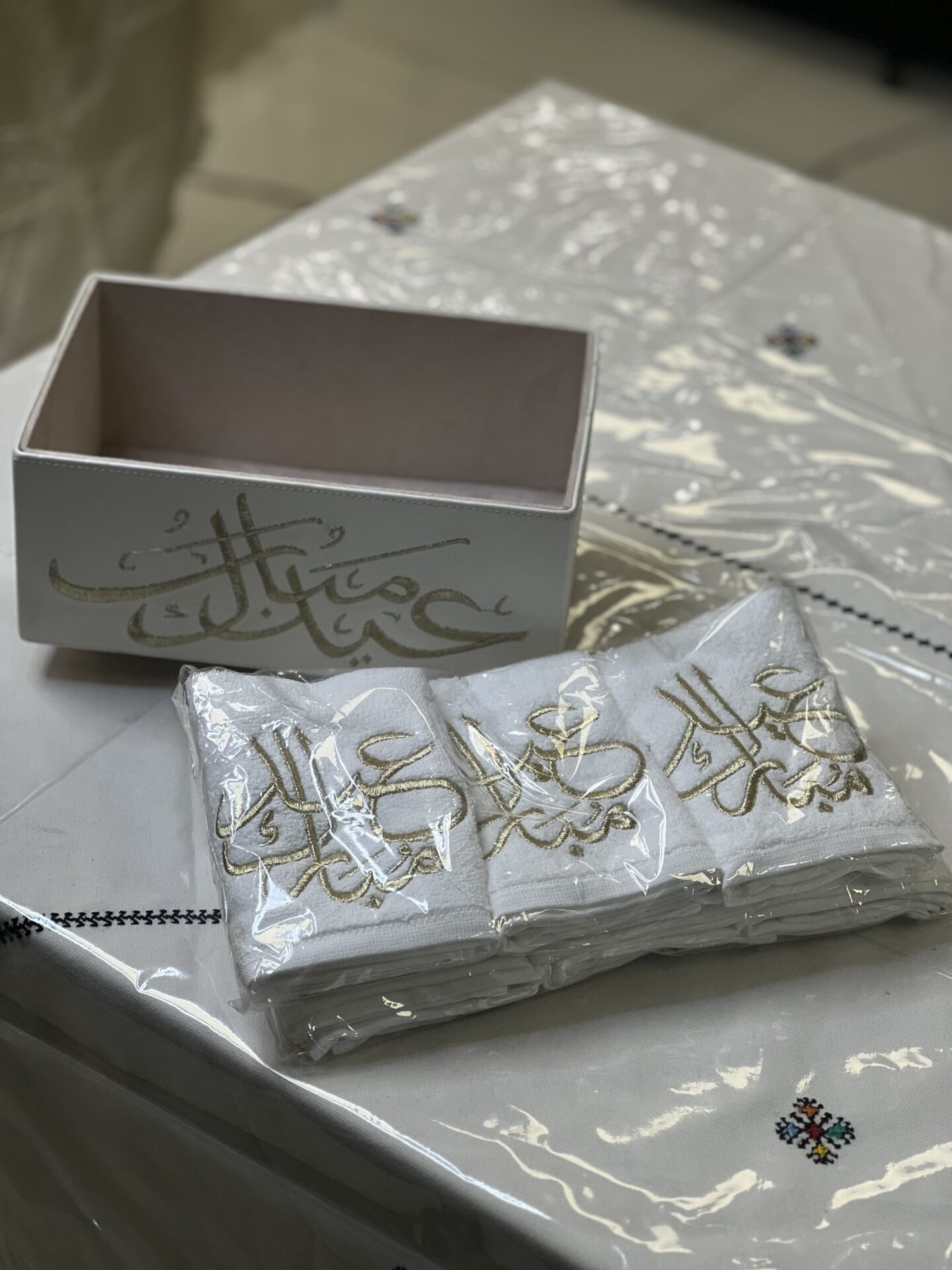 Boite rectangle "eid mubarak said"+ 6 serviettes "eid mubarak said" – Image 2