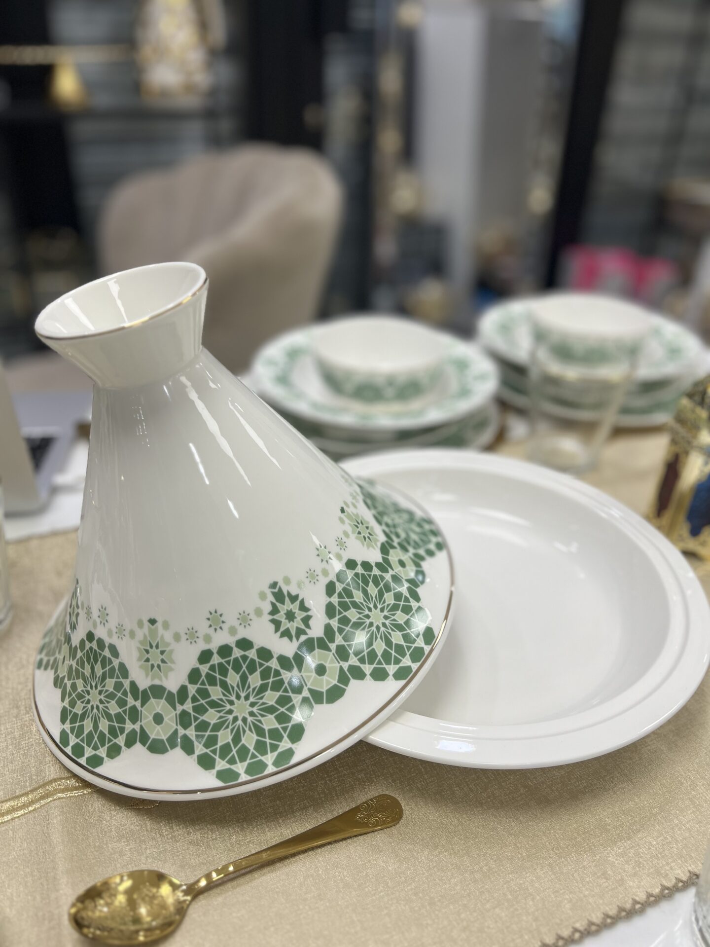 Tajine de présentation porcelaine blanc et vert – Image 2