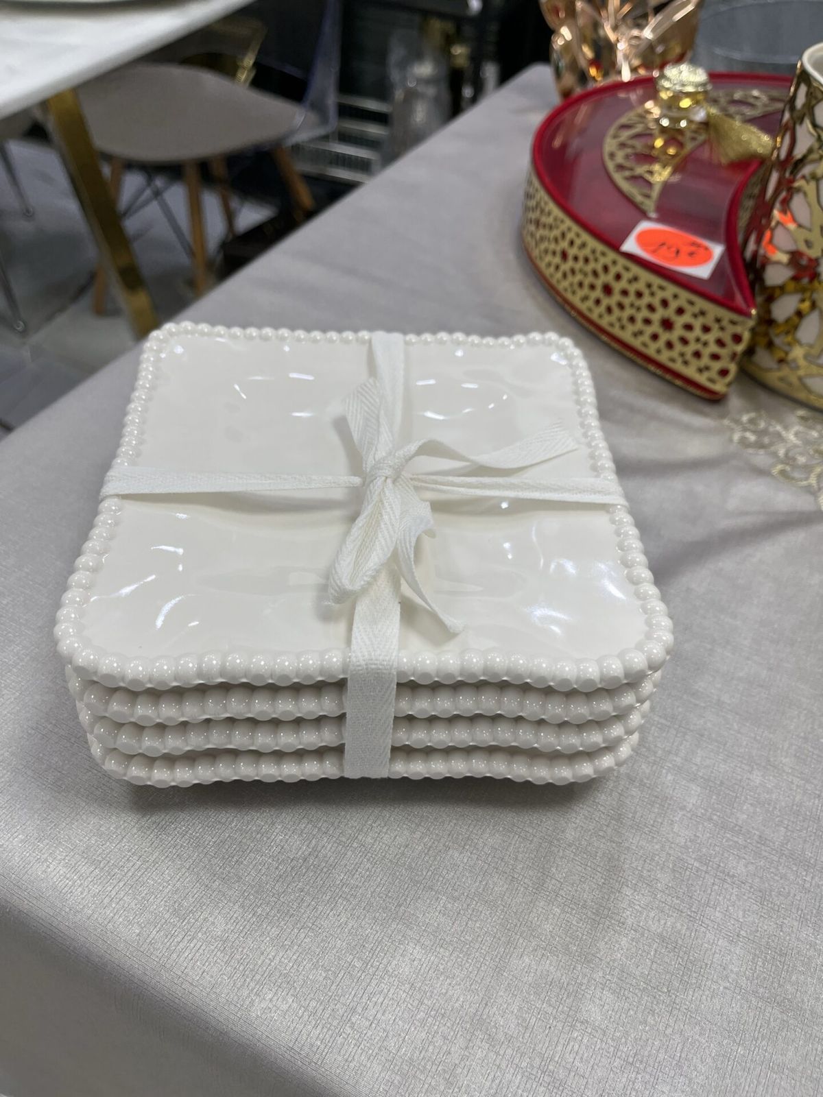 Set 4 petites assiettes carrées en melamine perlette – Image 2