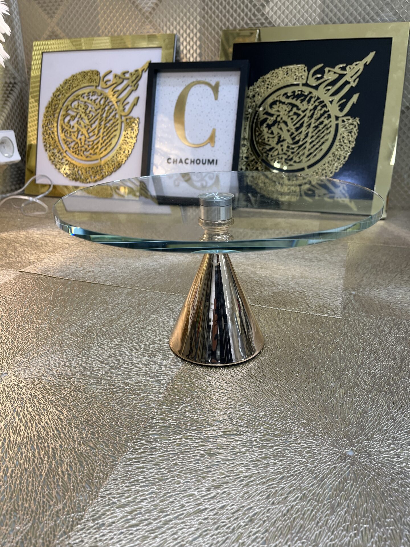 Présentoir tournant sur pied doré