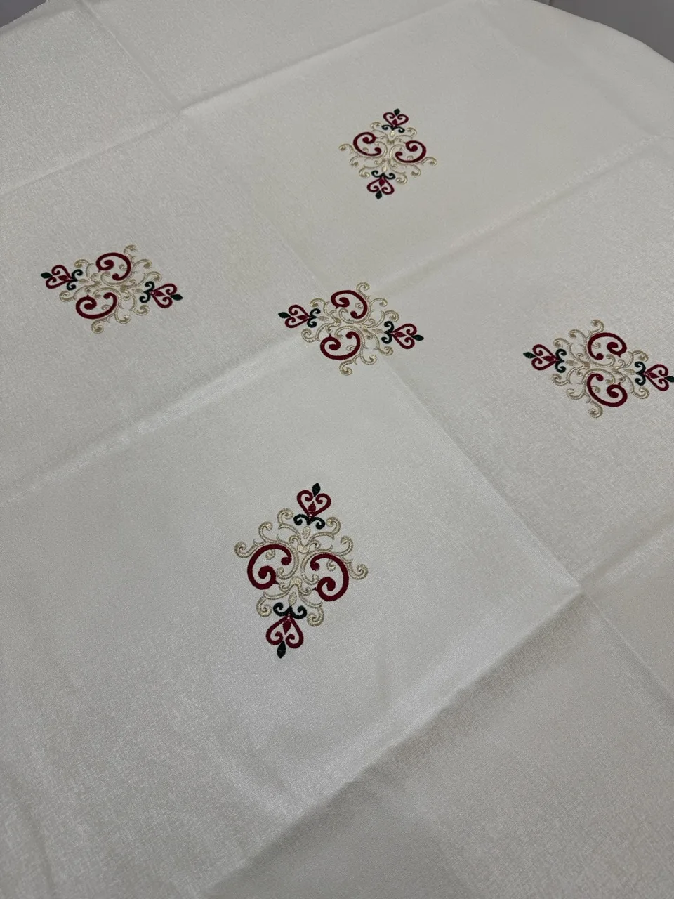 Nappe rectangle 2m x 1,40m blanc cassé tej rouge et vert