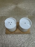 Salière, poivrière et petit plateau en bois – Image 2