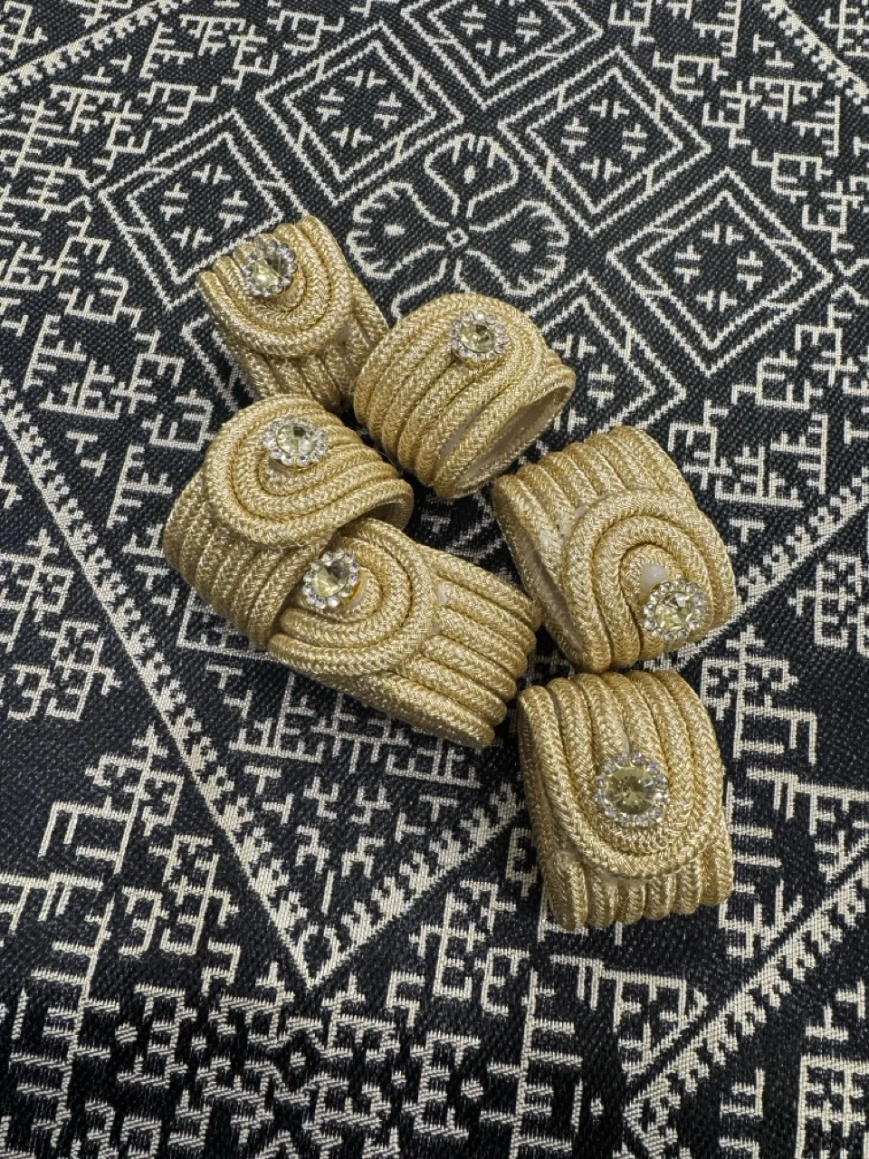 Lot 6 ronds de serviettes doré – Image 2