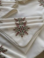 Nappe rectangle 2m50 / 1m50 blanc cassé gharza rouge vert  + 12 serviettes de table – Image 3