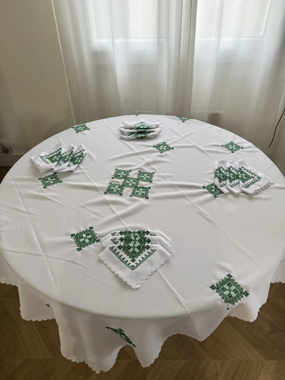 Nappe carré 1m50 x 1m50 blanc tarz fassi vert + 12 serviettes de table – Image 2