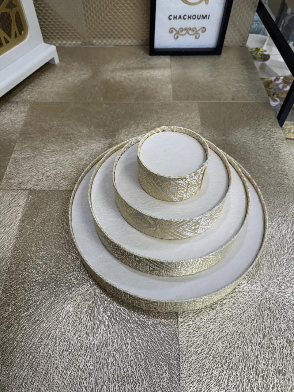 Présentoir de Dattes 4 Niveaux en Tissu Tarz El Fassi Doré – Image 2