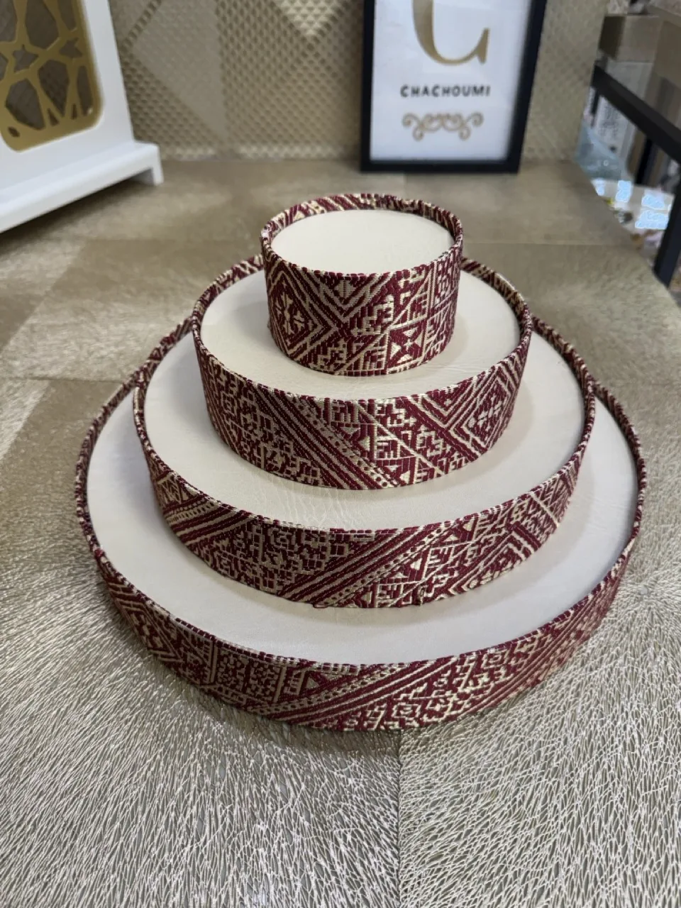 Présentoir de Dattes 4 Niveaux en Tissu Tarz El Fassi rouge