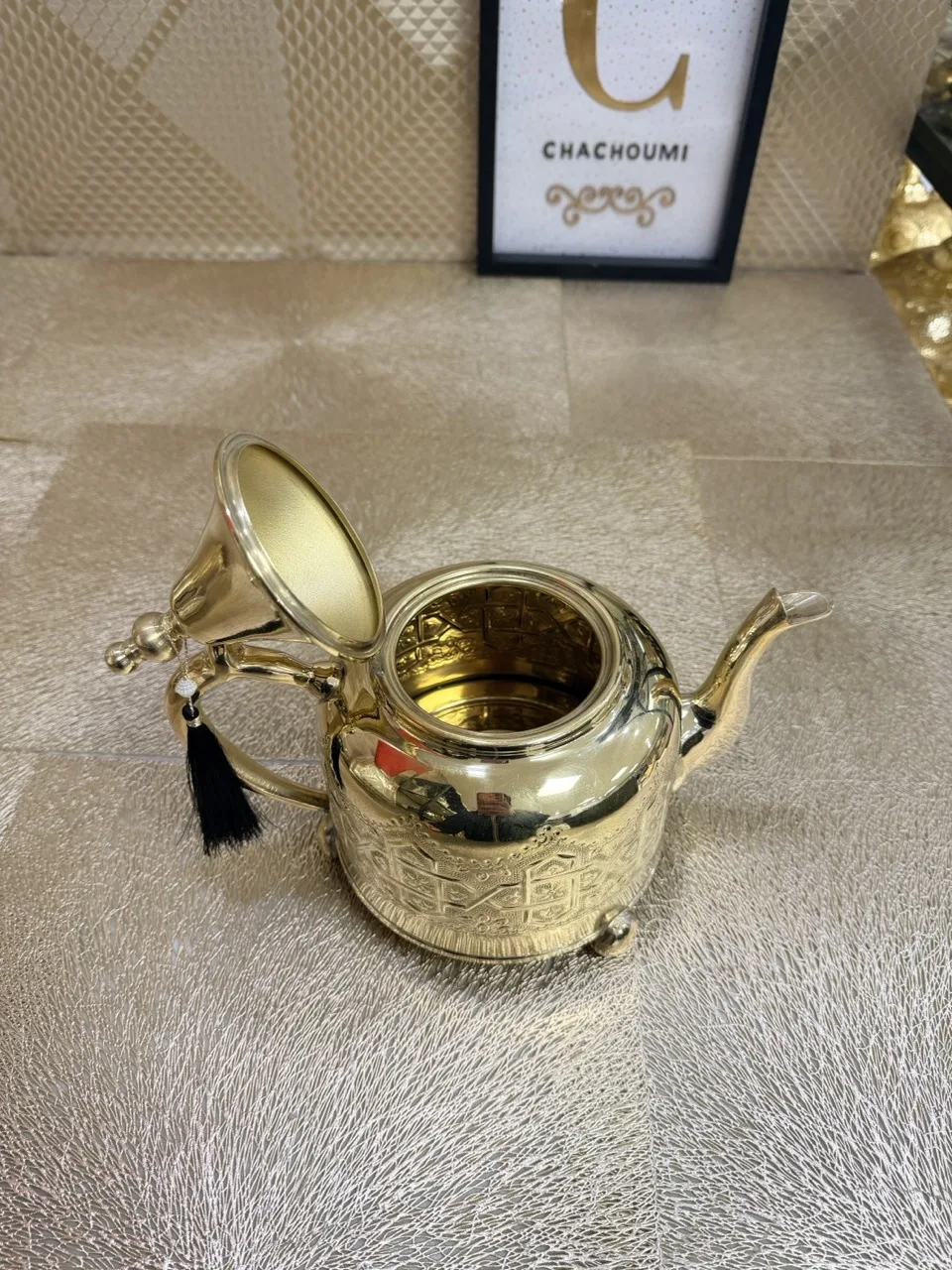 Grande Théière marocaine Flora dorée – Image 3