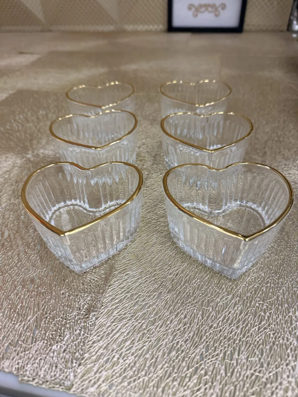 Ensemble de 6 coupelles cœur striées avec liseré doré