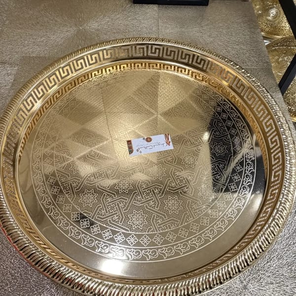 Sinya marocaine dorée sur pied